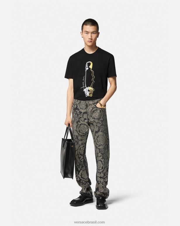 roupas P2TX1400 Versace camiseta gráfica com alfinete de segurança preto homens