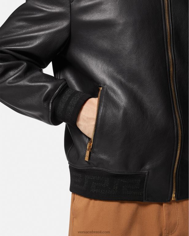 roupas P2TX1225 Versace jaqueta bomber de couro greca preto homens
