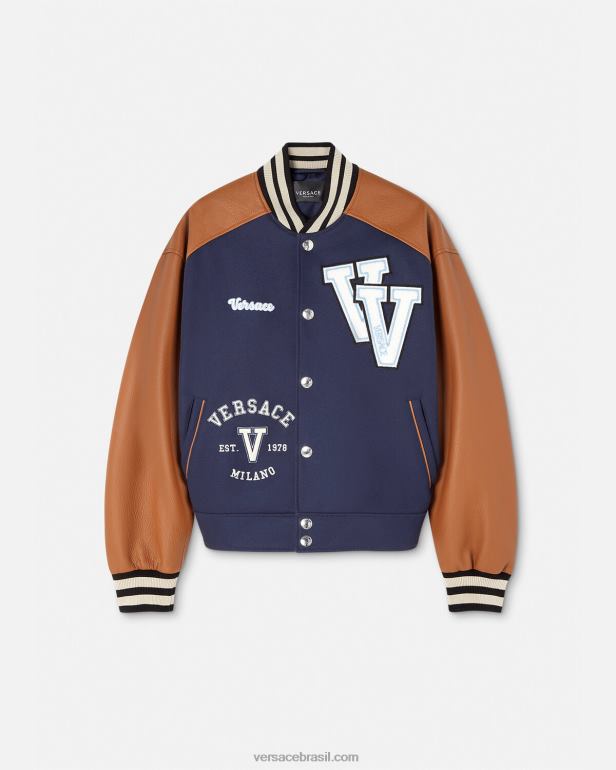roupas P2TX1257 Versace jaqueta bomber com logo do time do colégio azul e marrom homens
