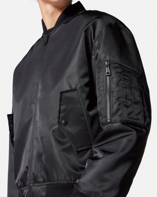 roupas P2TX2418 Versace jaqueta bomber com emblema v preto homens
