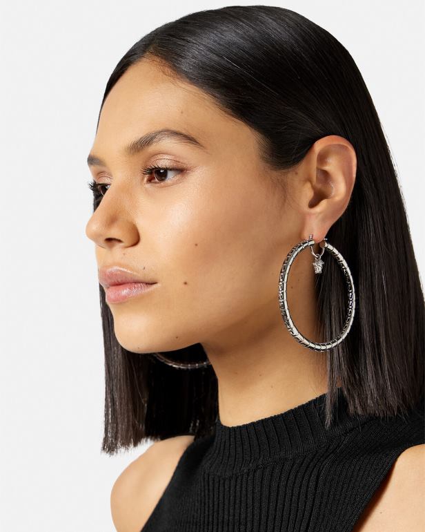 acessórios P2TX833 Versace brincos de argola Greca prata mulheres