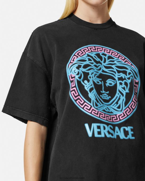 roupas P2TX134 Versace camiseta com logo medusa desgastada preto mulheres