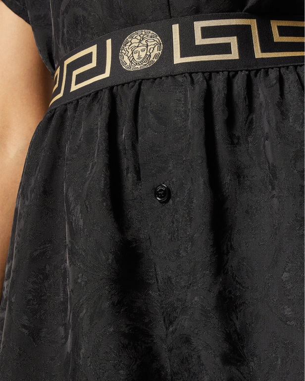 roupas íntimas e moda praia P2TX1025 Versace shorts de pijama greca border barocco preto e cinza mulheres